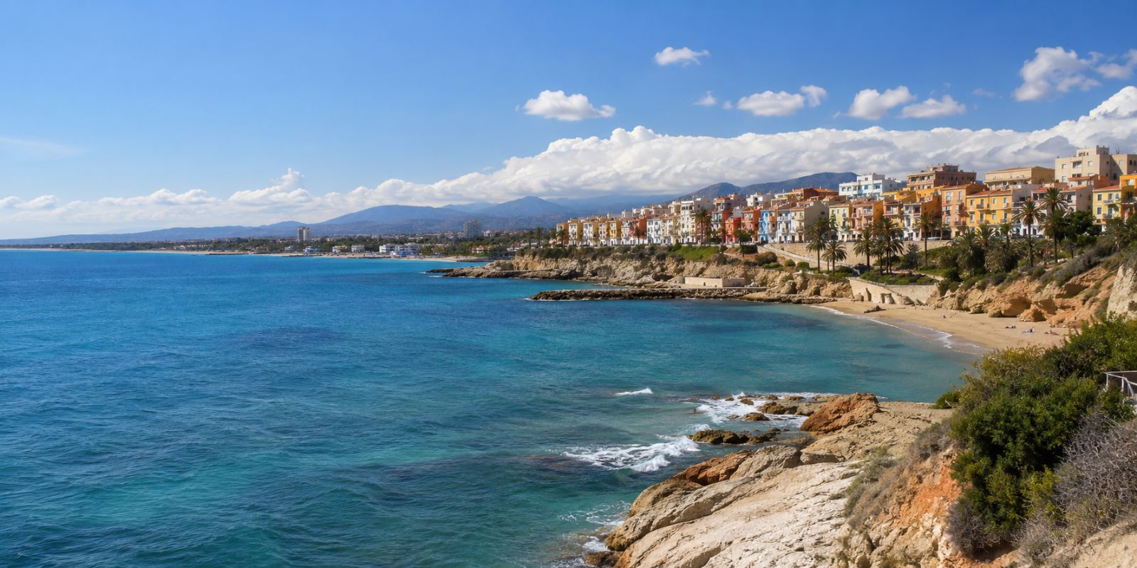 Villajoyosa : maisons colorées, plages, hôtels et Costa Blanca