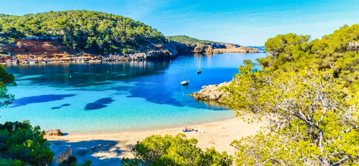 La Baie de San Antonio à Ibiza