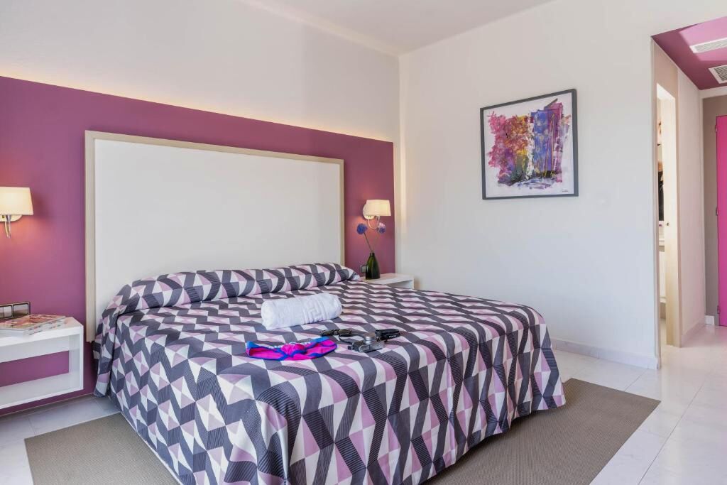 The Purple Hostel - Gay Only