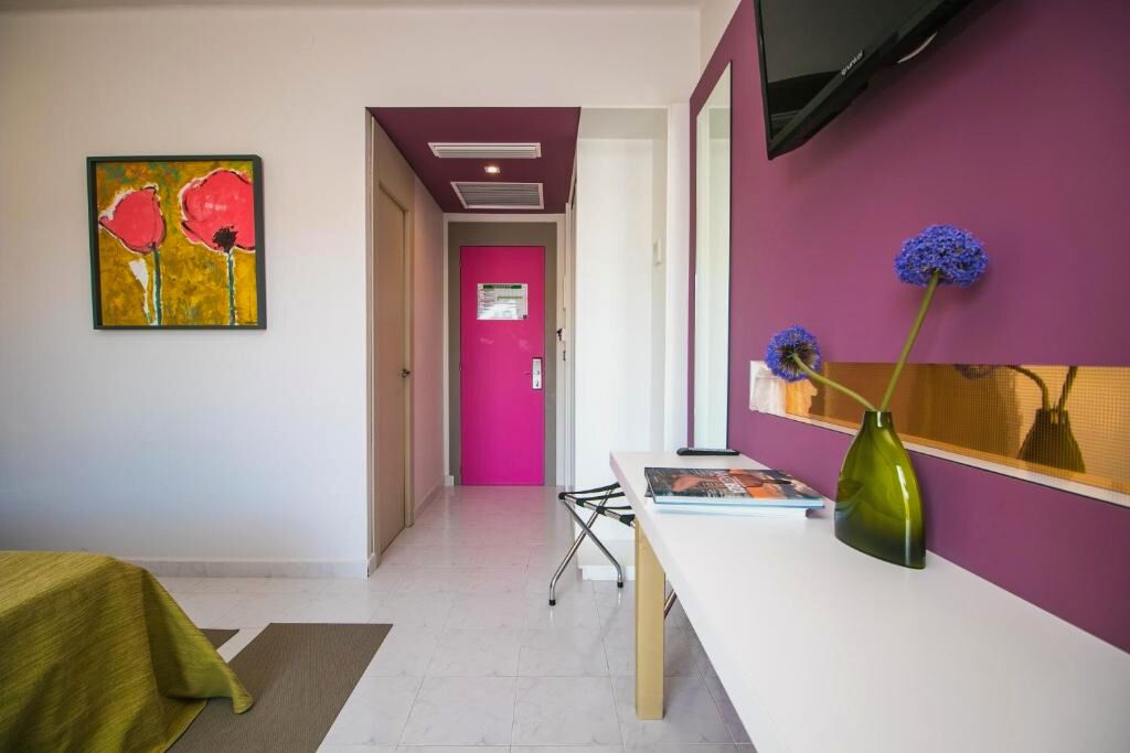 The Purple Hostel - Gay Only