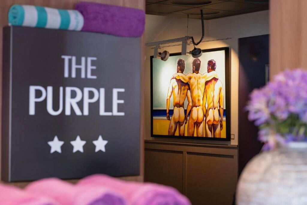 The Purple Hostel - Gay Only