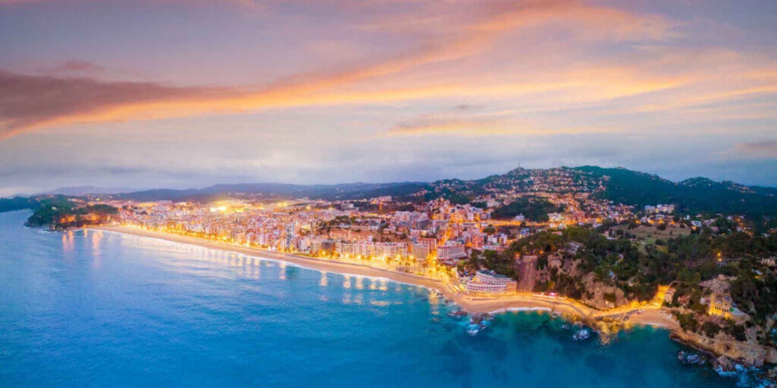Toast au coucher du soleil méditerranéen