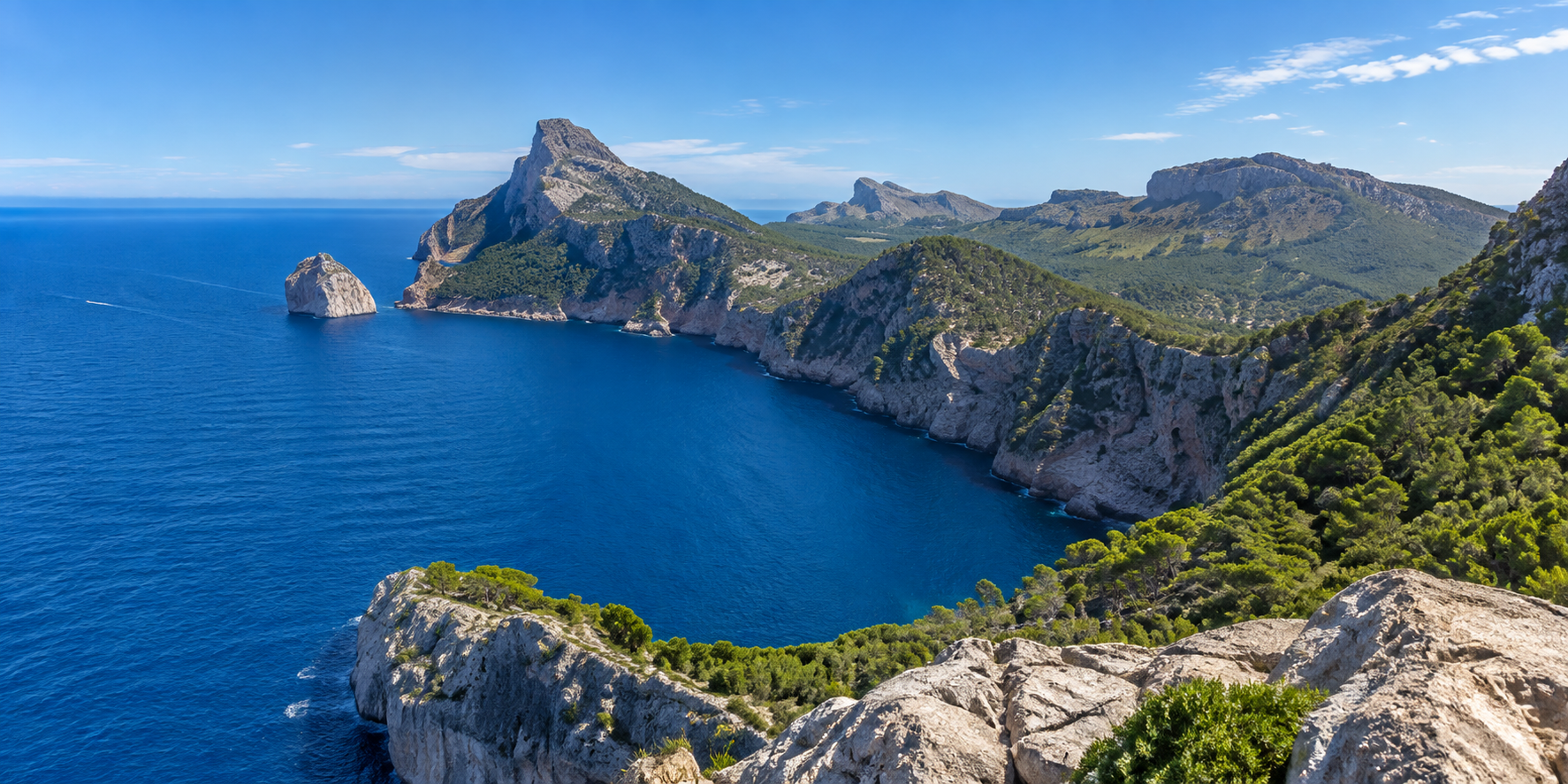Panorama sur les falaises du Cap de Formentor et la mer Méditerranée au nord de Majorque