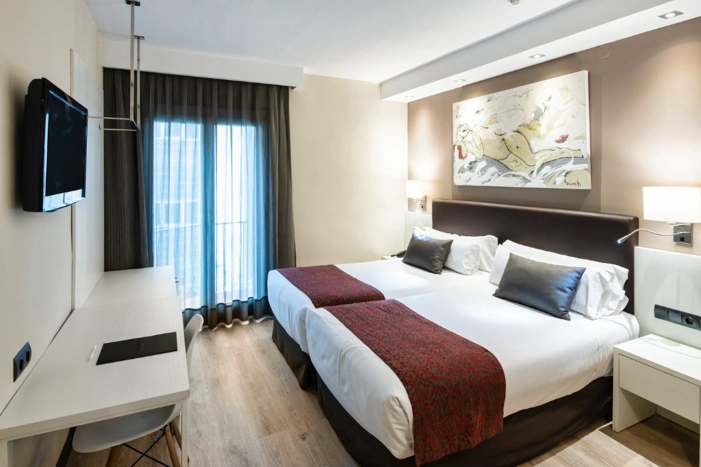 Hôtel Catalonia Castellnou