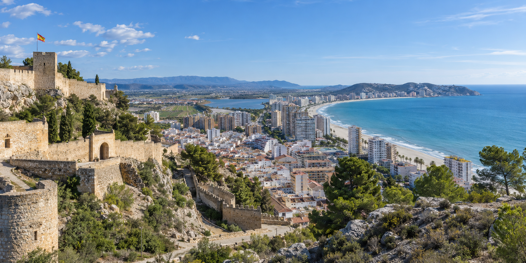 Vue panoramique depuis le château de Cullera sur la ville, les plages, la Méditerranée et le Júcar
