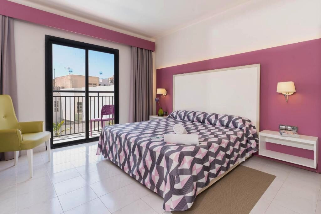 The Purple Hostel - Gay Only