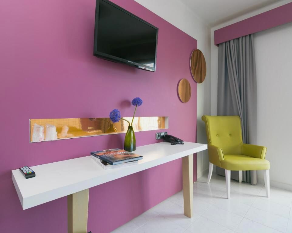 The Purple Hostel - Gay Only